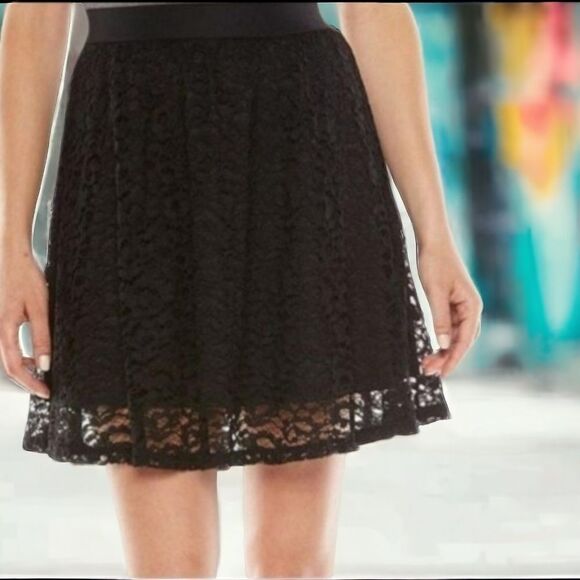 LC Lauren Conrad Boho Chic Soft Black Lace Overlay Swing Lined Skirt XS - Picture 2 of 9